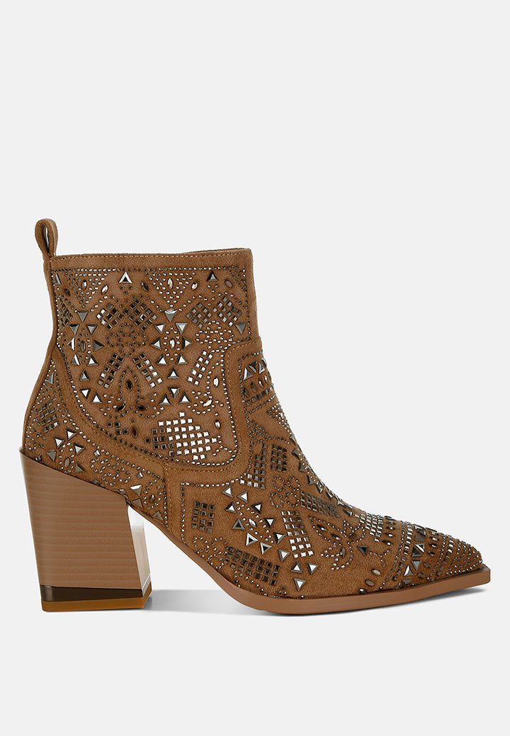 omishi stud embellished ankle boots#color_beige