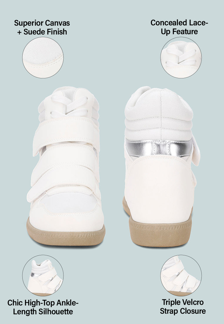 Zapatillas altas con triple correa y cuña acogedoras#color_white