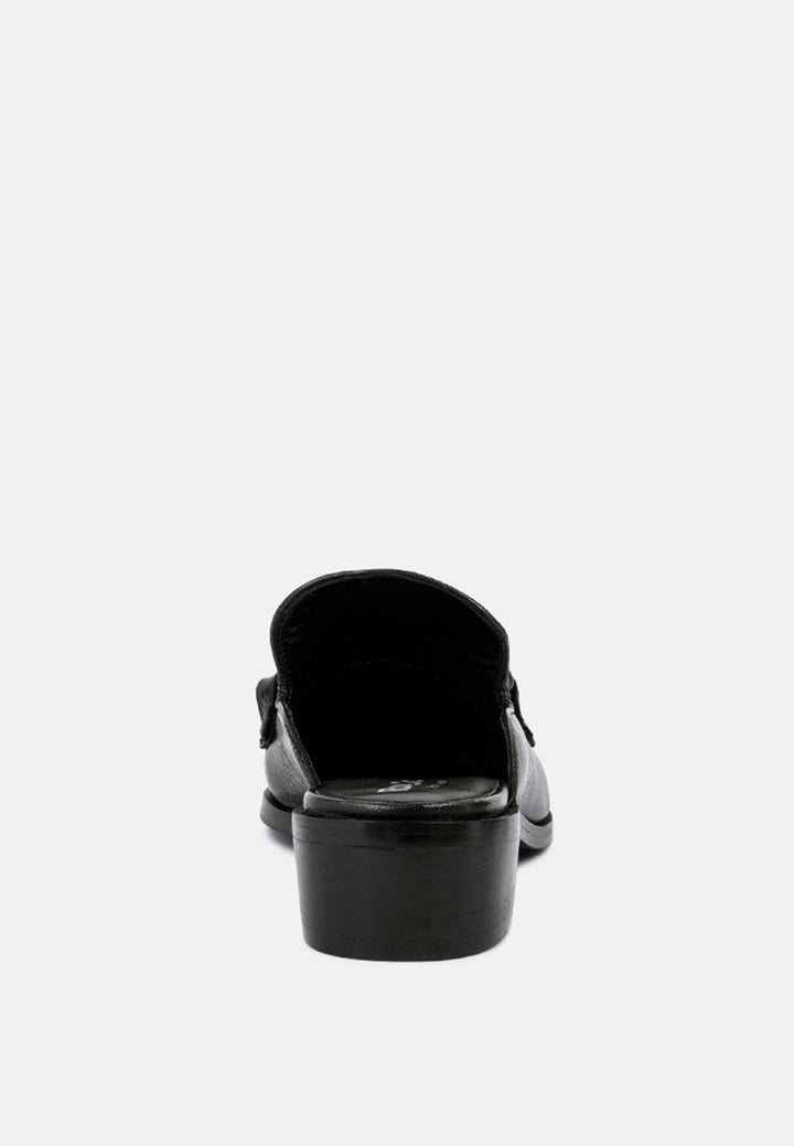 Mules Aksa de piel metalizada con adornos de cadena#color_black