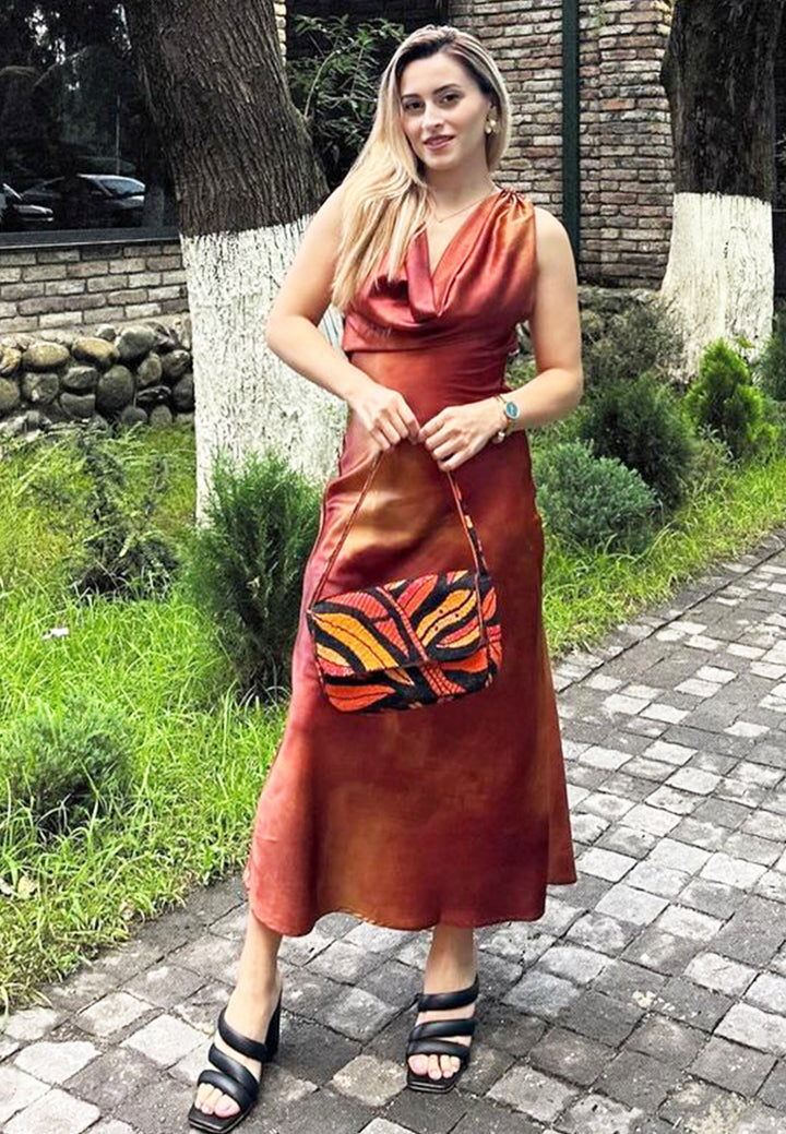 Sandalias Kywe con tacón texturizado y tira gruesa#color_negro