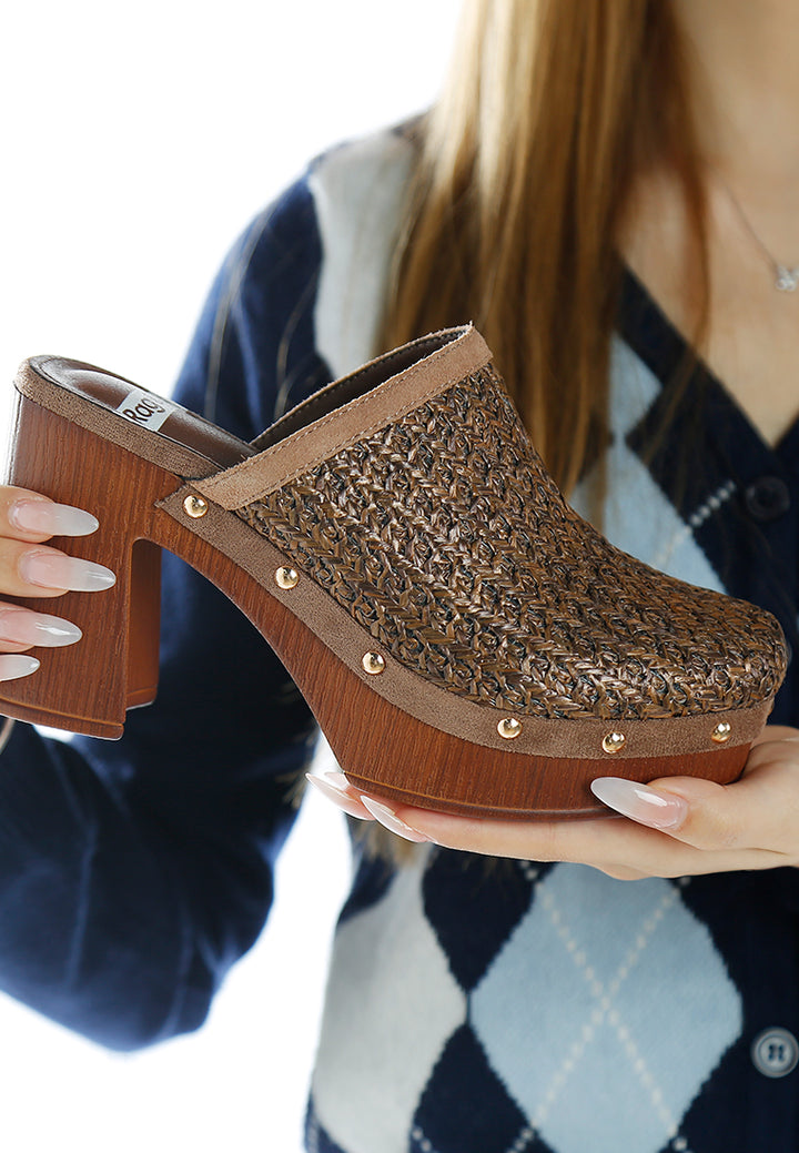 jeydena raffia platform clogs#color_brown