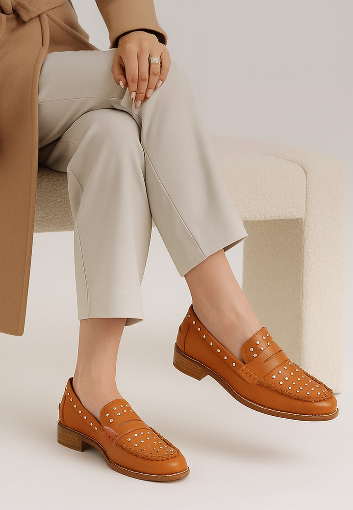 Mocasines de piel con adornos de tachuelas oglavia#color_tan