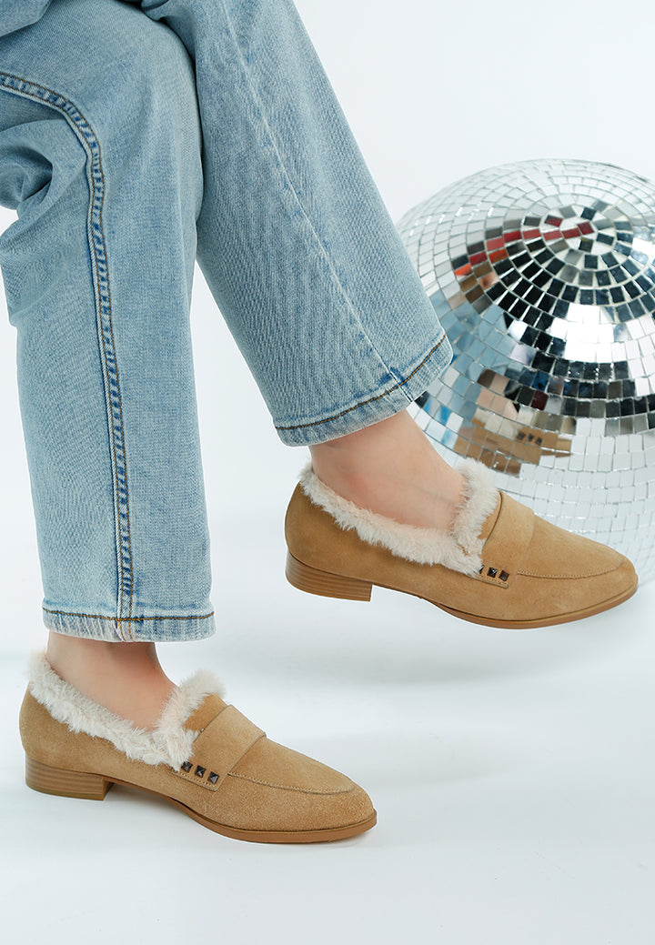 mocasines allie de ante con ribete de pelo#color_beige