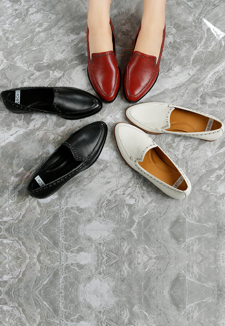 Mocasines de cuero con detalle de tachuelas delicadas de Wolferton#color_off-white