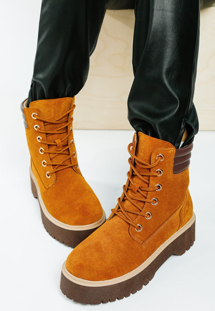 botas parula de ante con tobillo alto#color_tan
