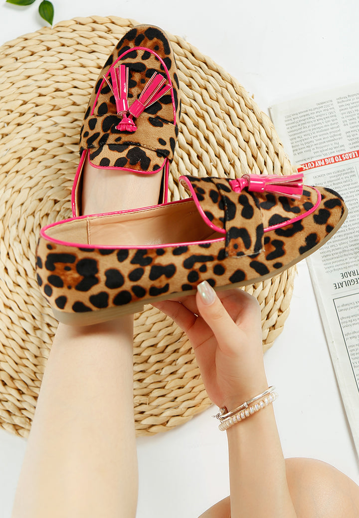 mocasines folklore con borlas en microgamuza#color_leopard