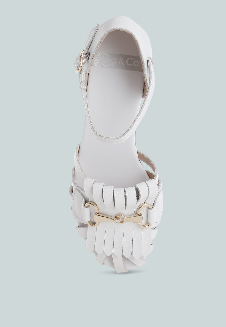 sandalias planas ramita horsebit con flecos#color_blanco