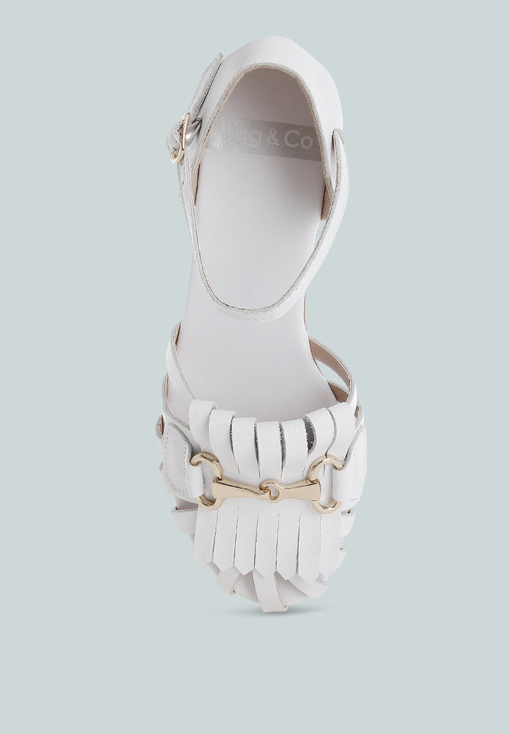 sandalias planas ramita horsebit con flecos#color_blanco