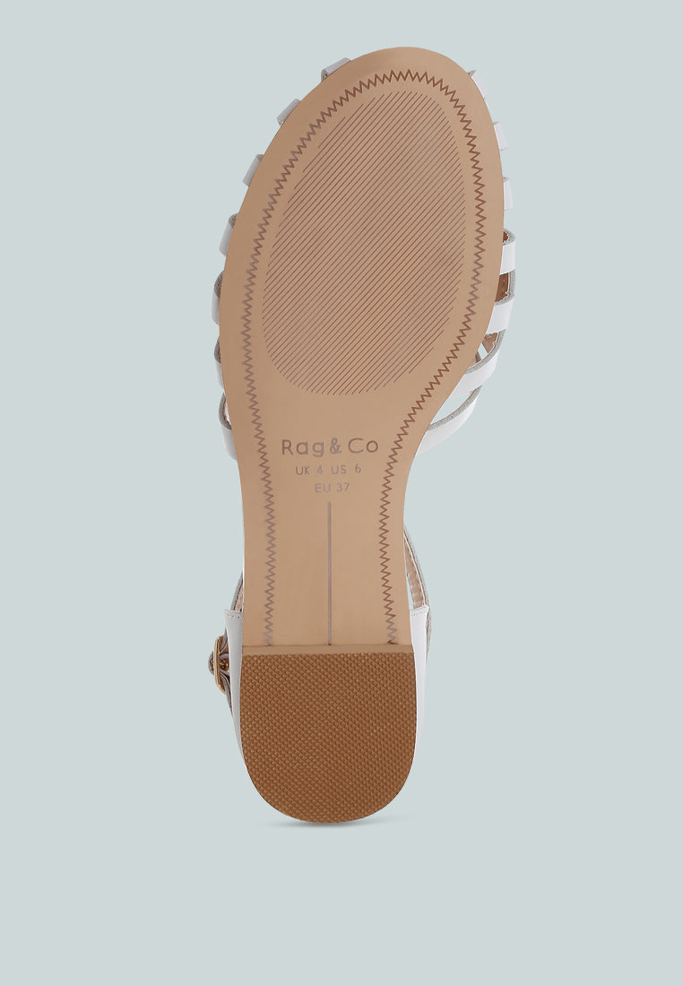 sandalias planas ramita horsebit con flecos#color_blanco