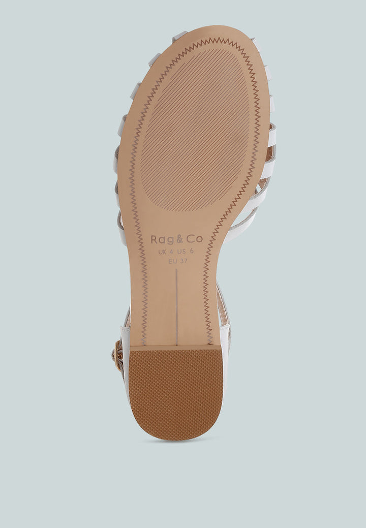 sandalias planas ramita horsebit con flecos#color_blanco