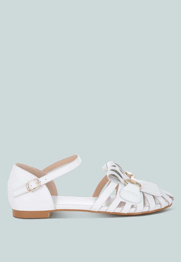 sandalias planas ramita horsebit con flecos#color_blanco