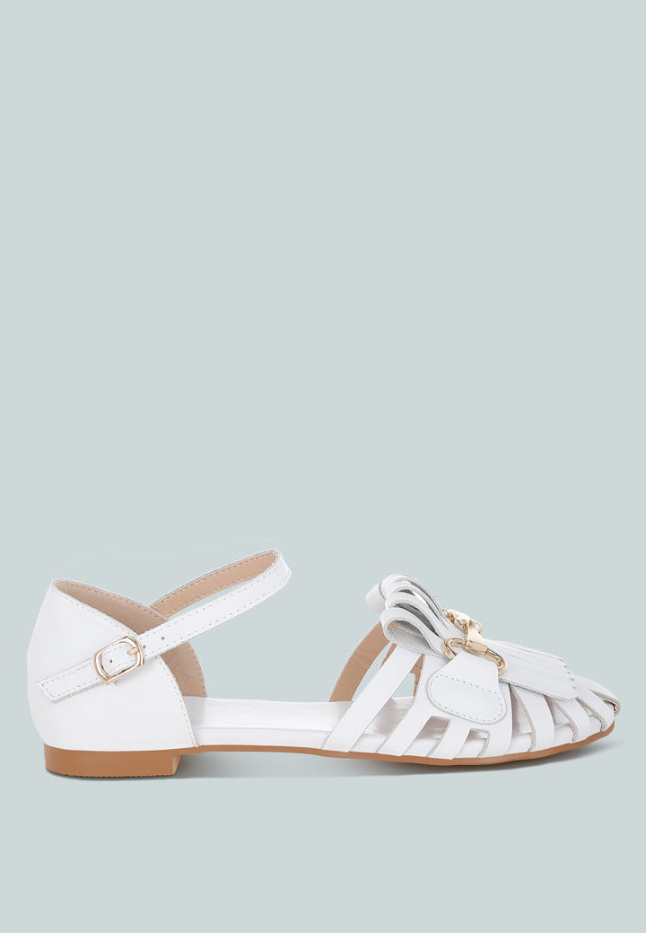 sandalias planas ramita horsebit con flecos#color_blanco