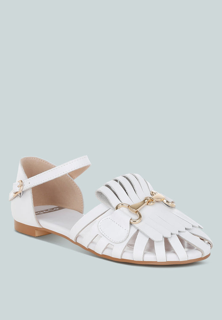 sandalias planas ramita horsebit con flecos#color_blanco