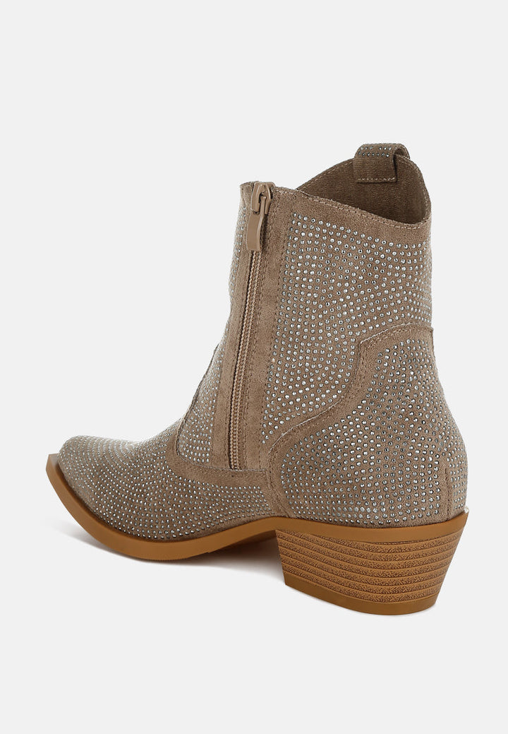 botas vaqueras con adornos de pedrería costello#color_taupe