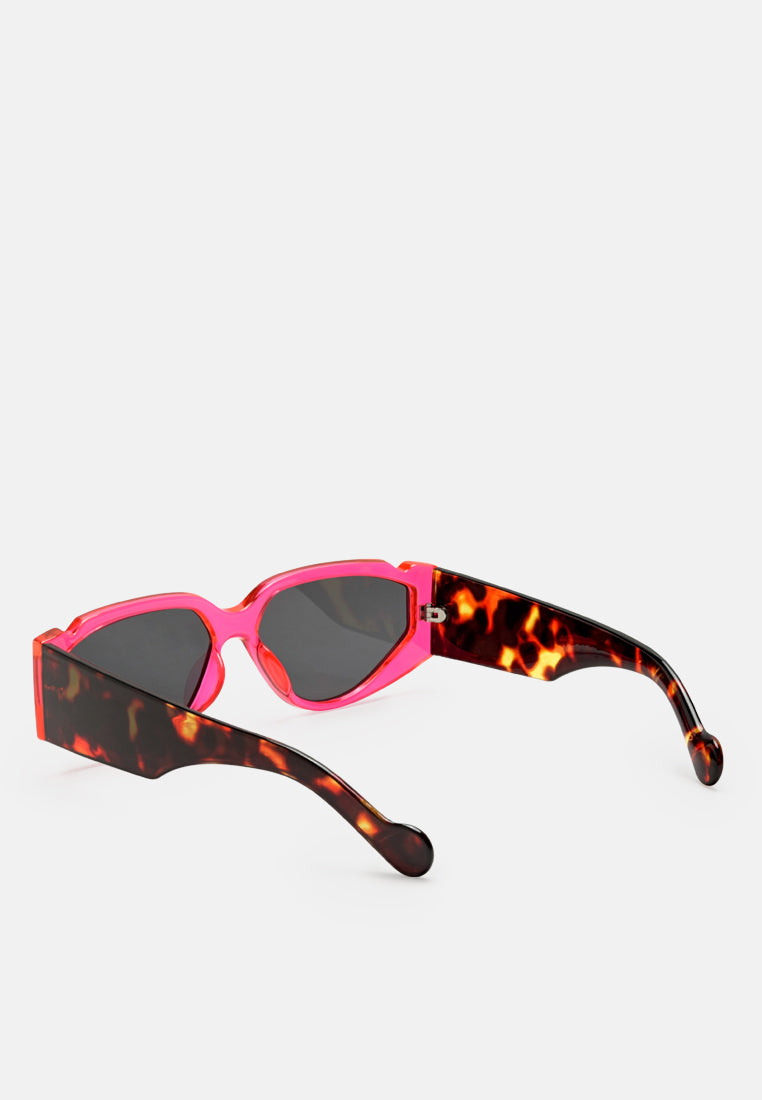 sport sunglasses with printed temples#color_purple