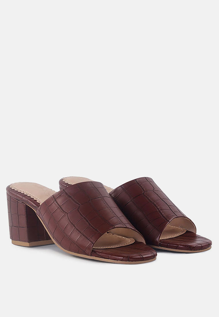dumpllin croco slip-on block heel sandals#color_brown