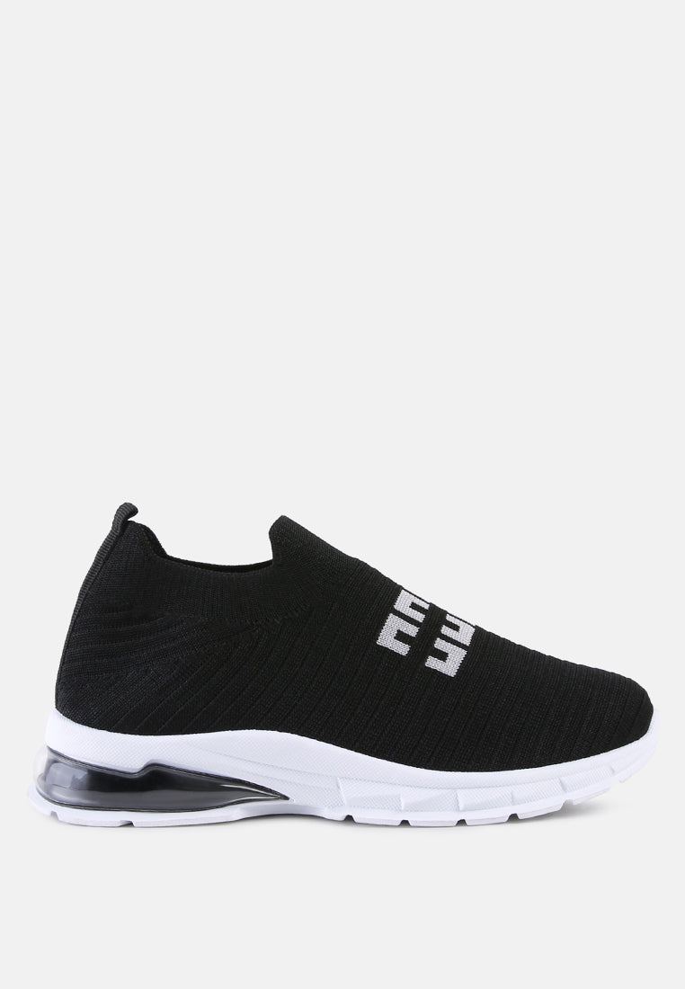 knit active kid trainers#color_black
