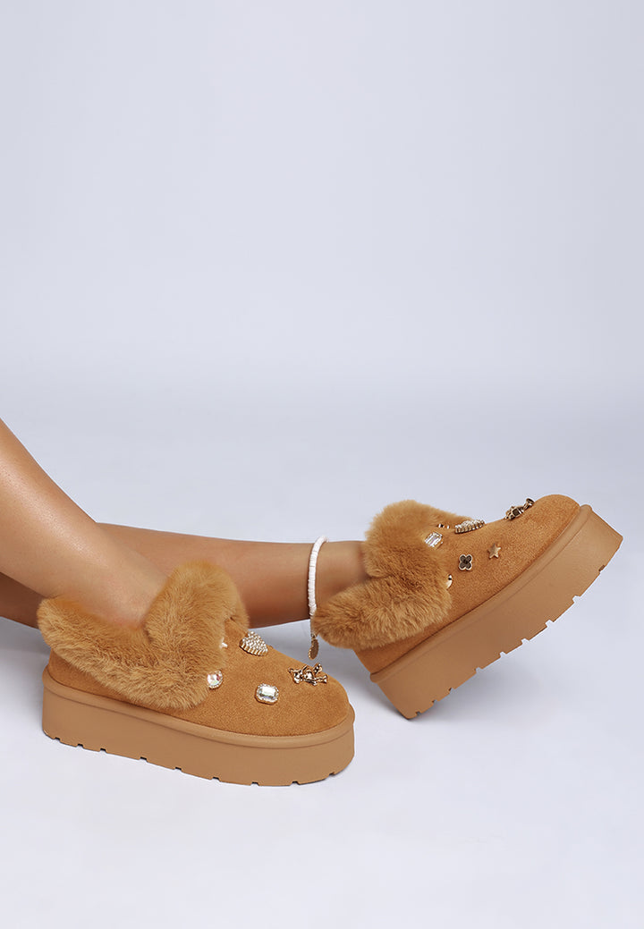 zeta charm detail slip on snow boots#color_tan