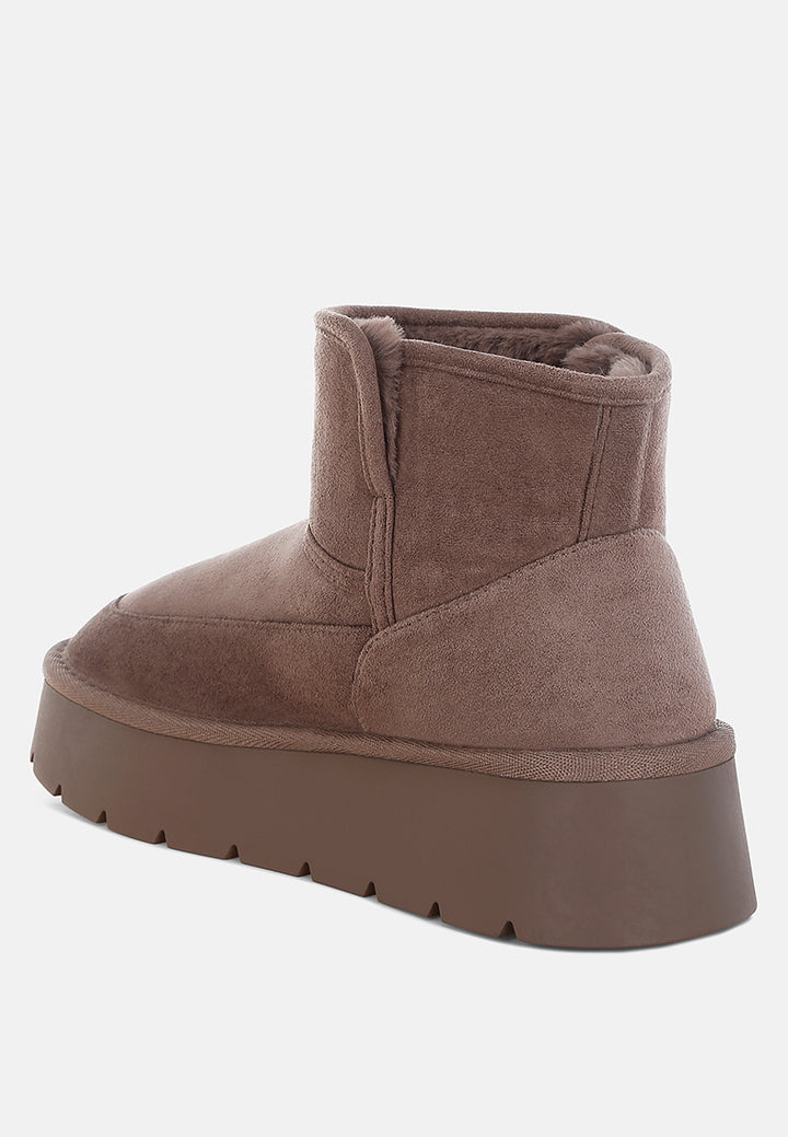 chunky heeled snow boots#color_dark-grey