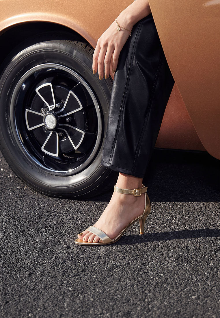 yuti glossy kitten Hheel sandals#color_gold-metallic-faux-leather