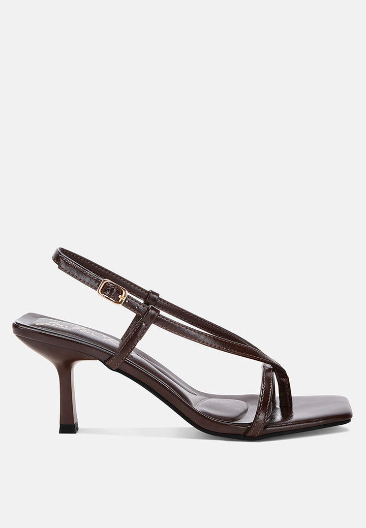 yarsa thong toe sandals#color_brown-faux-leather