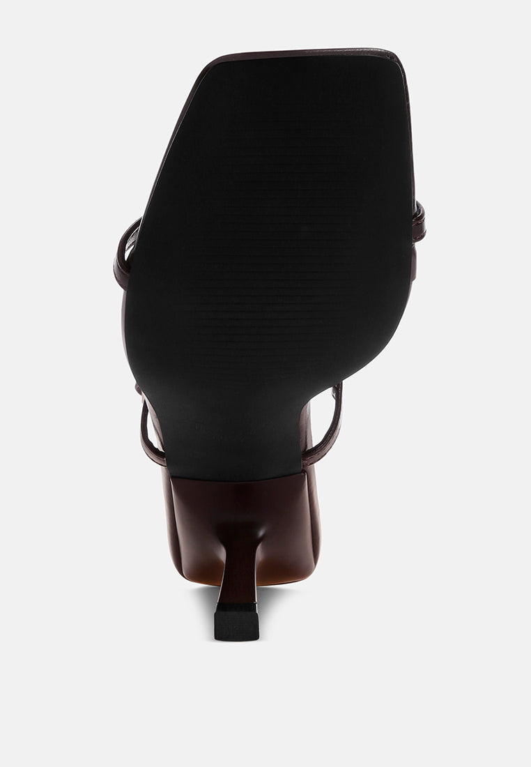 yarsa thong toe sandals#color_brown-faux-leather