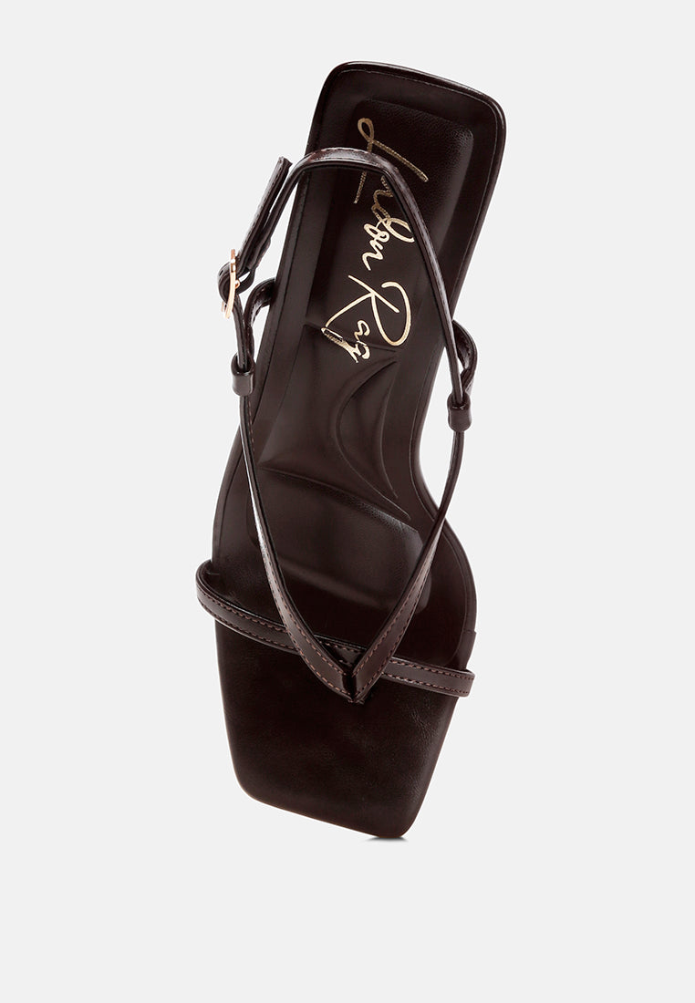 yarsa thong toe sandals#color_brown-faux-leather