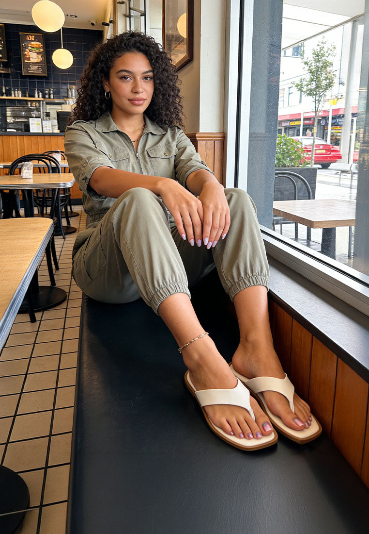 perrys toe-post thong sandals#color_white-man-made-leather