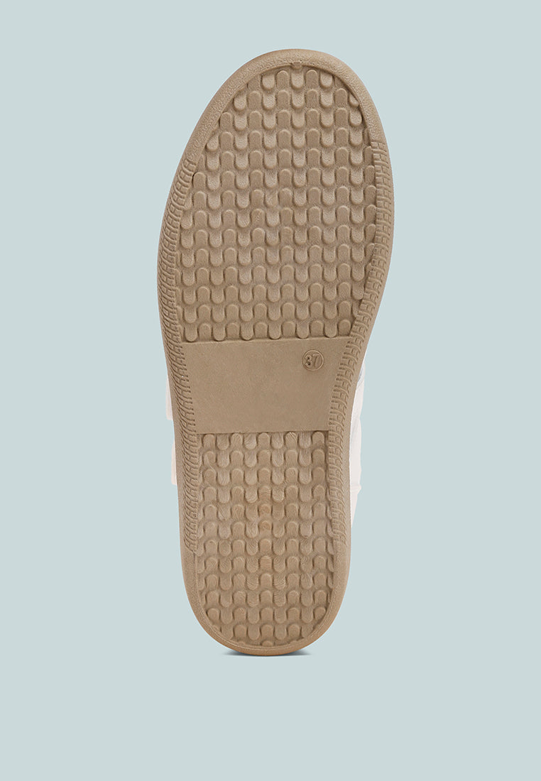 Zapatillas altas con triple correa y cuña acogedoras#color_white