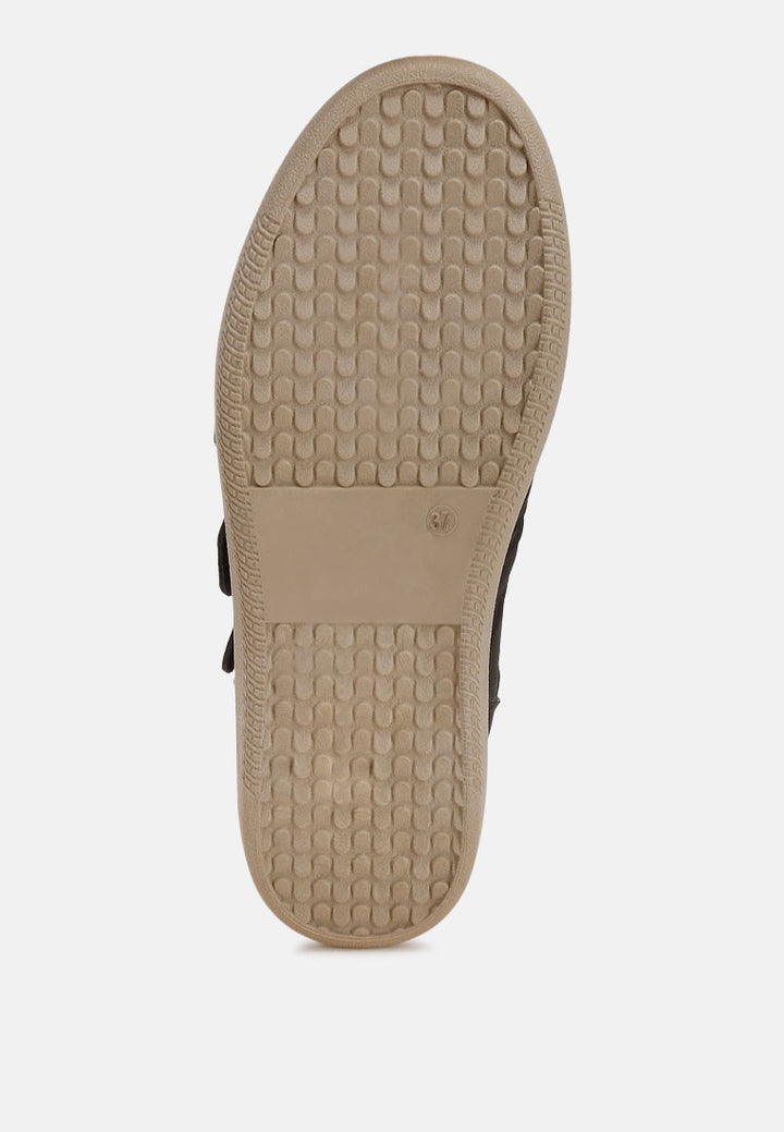 Zapatillas altas con triple correa y cuña acogedoras#color_black