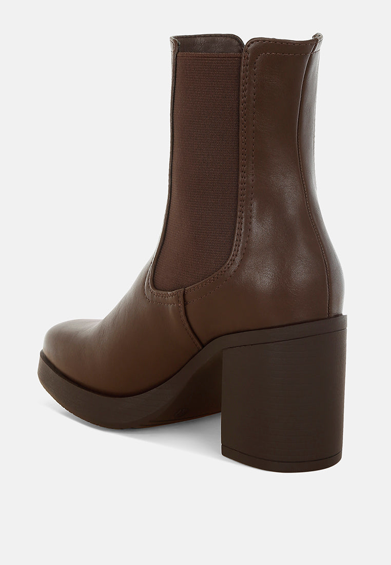 scuala faux leather chelsea boots#color_brown