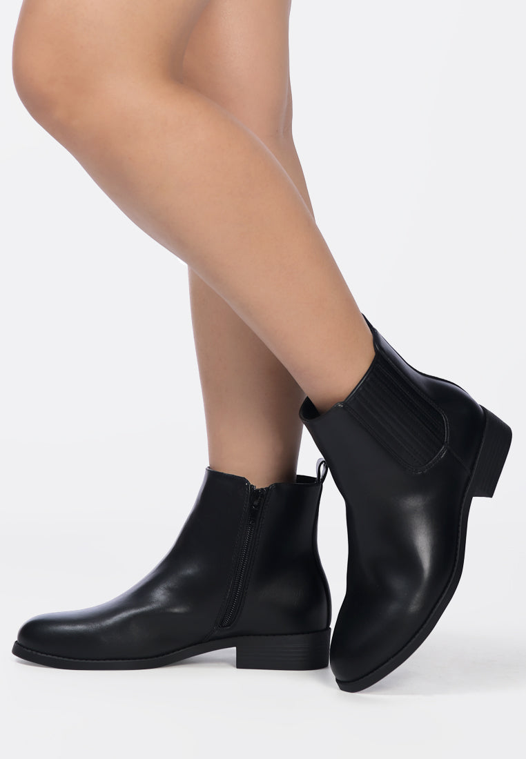 Almond toe clearance chelsea boots