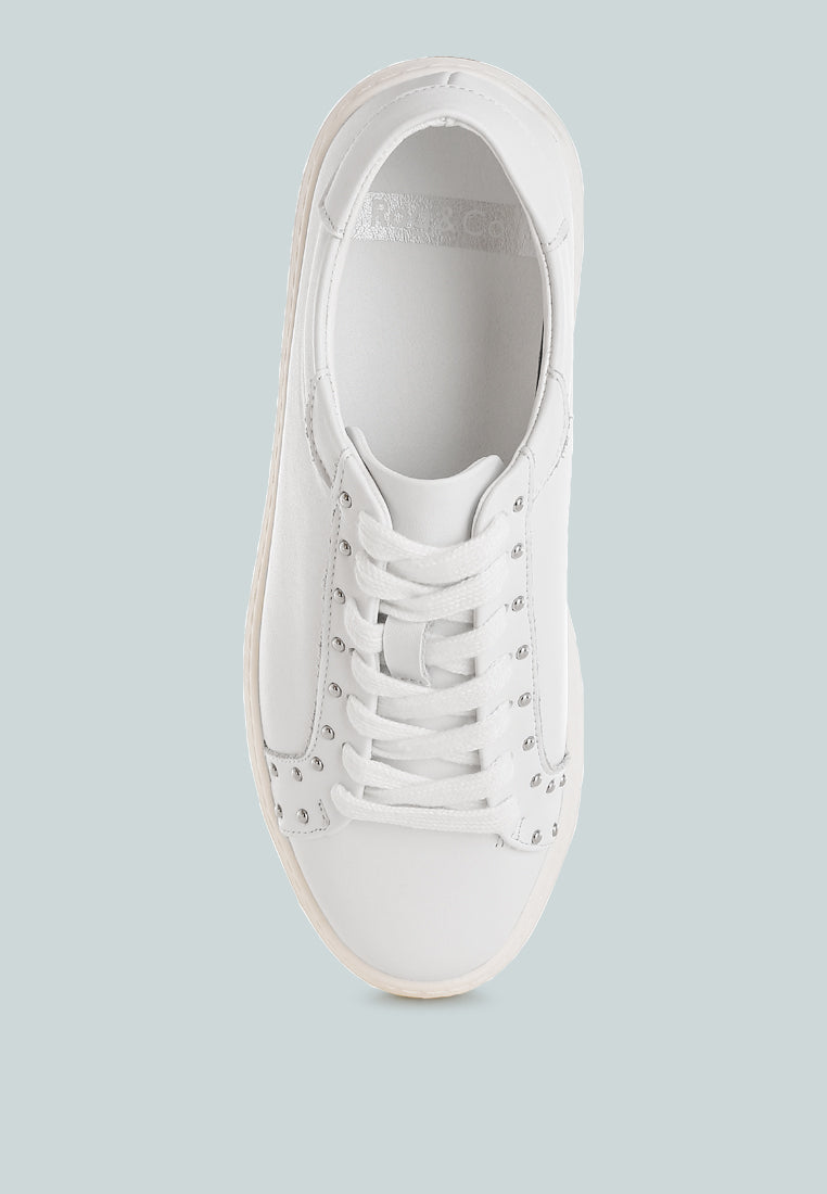 zapatillas gruesas con adornos y tachuelas strider#color_white