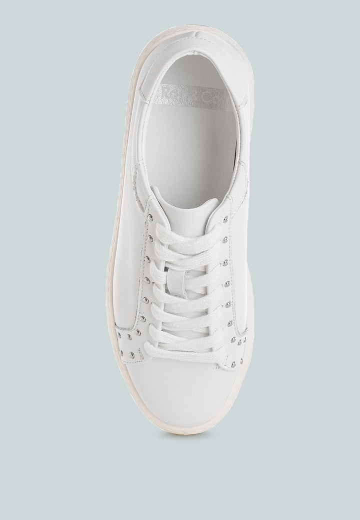 zapatillas gruesas con adornos y tachuelas strider#color_white