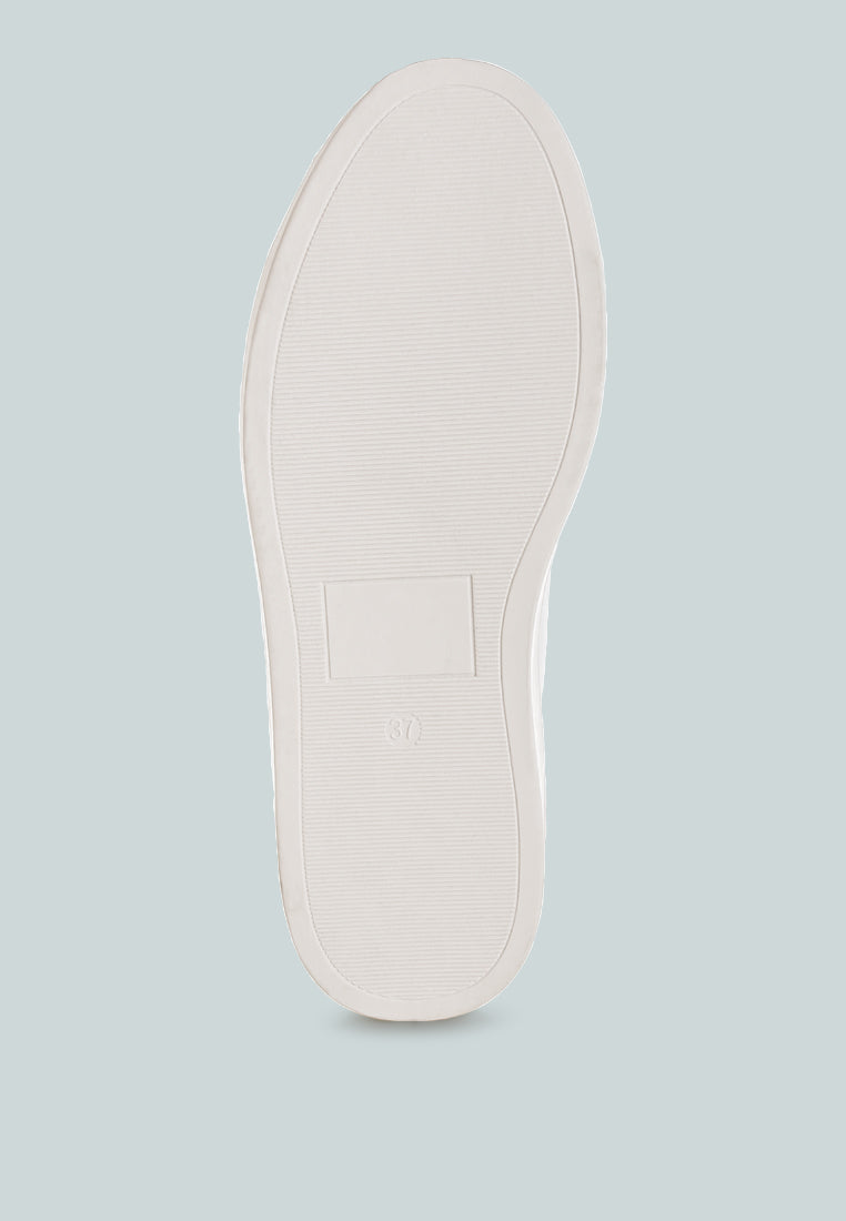 zapatillas gruesas con adornos y tachuelas strider#color_white