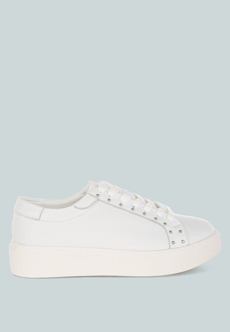 zapatillas gruesas con adornos y tachuelas strider#color_white