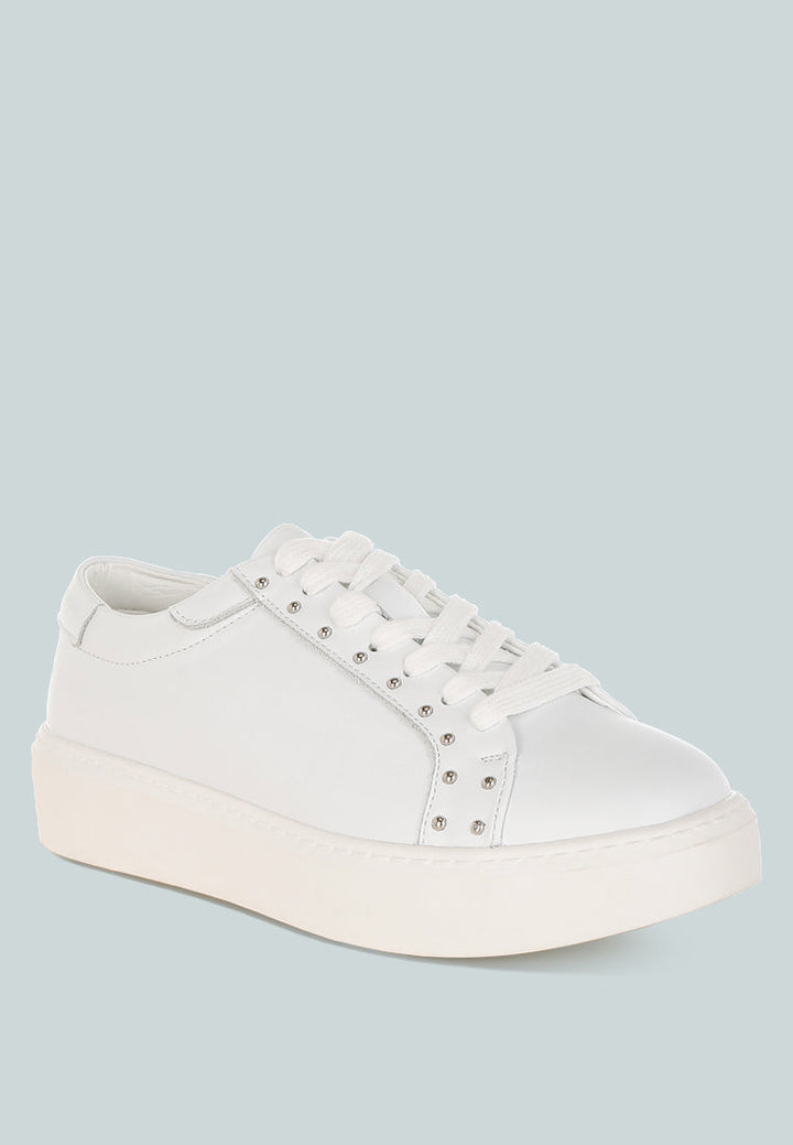 zapatillas gruesas con adornos y tachuelas strider#color_white