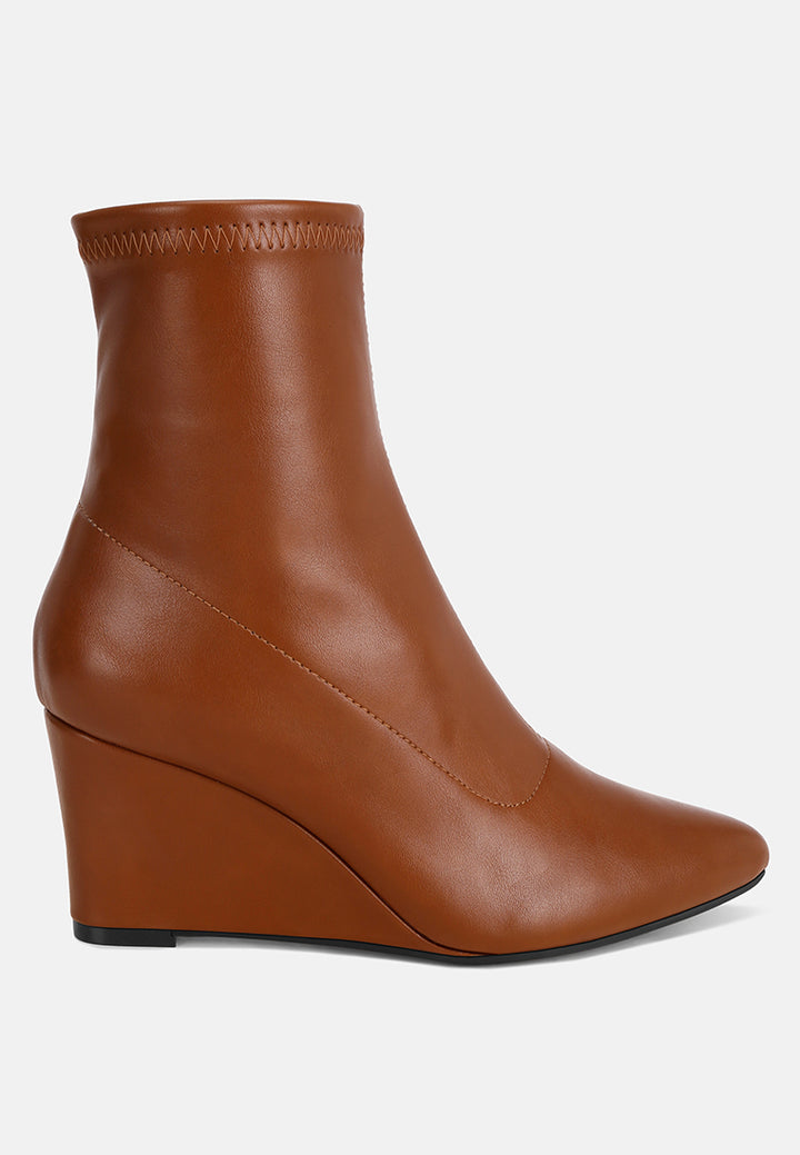 tabrah stretchable wedge boots#color_brown-smooth