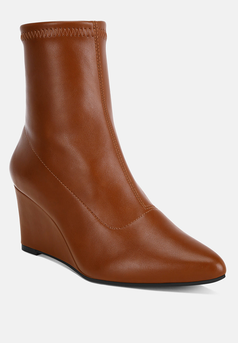 tabrah stretchable wedge boots#color_brown-smooth