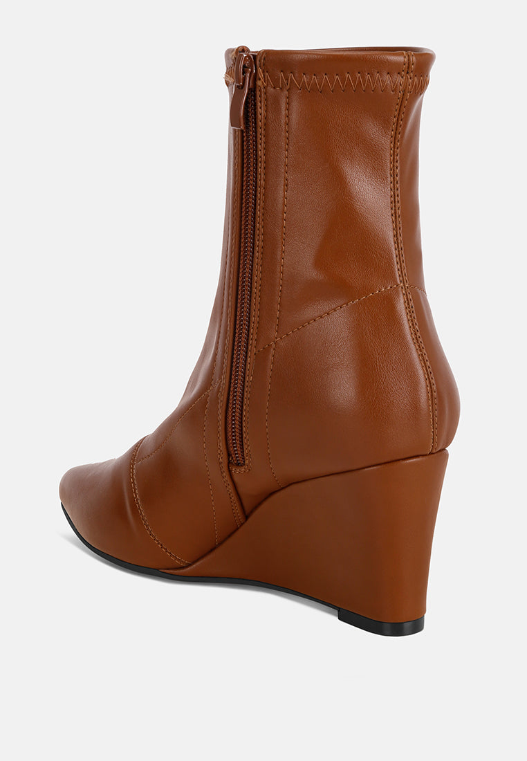 tabrah stretchable wedge boots#color_brown-smooth