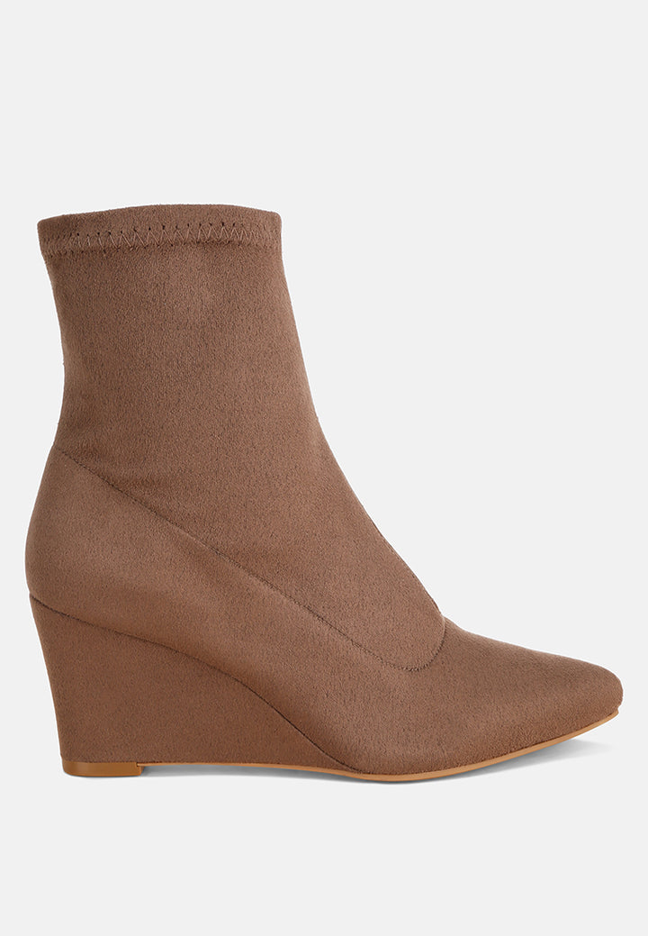 tabrah stretchable wedge boots#color_taupe-suede