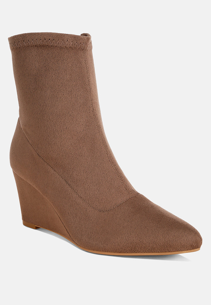 tabrah stretchable wedge boots#color_taupe-suede