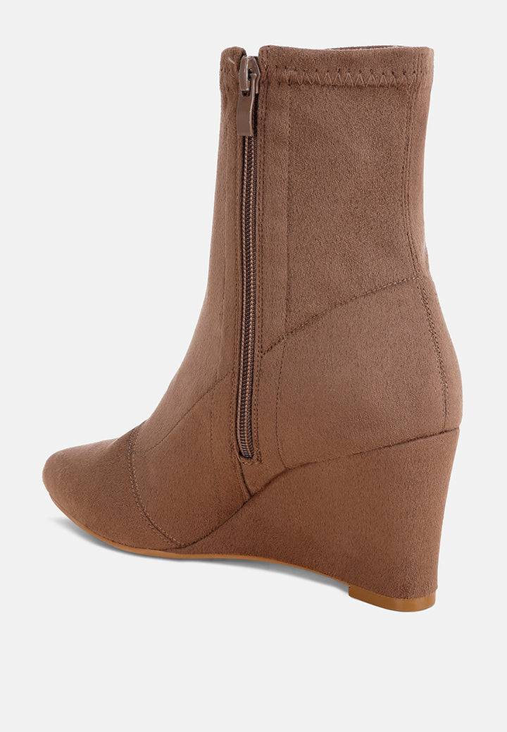 tabrah stretchable wedge boots#color_taupe-suede