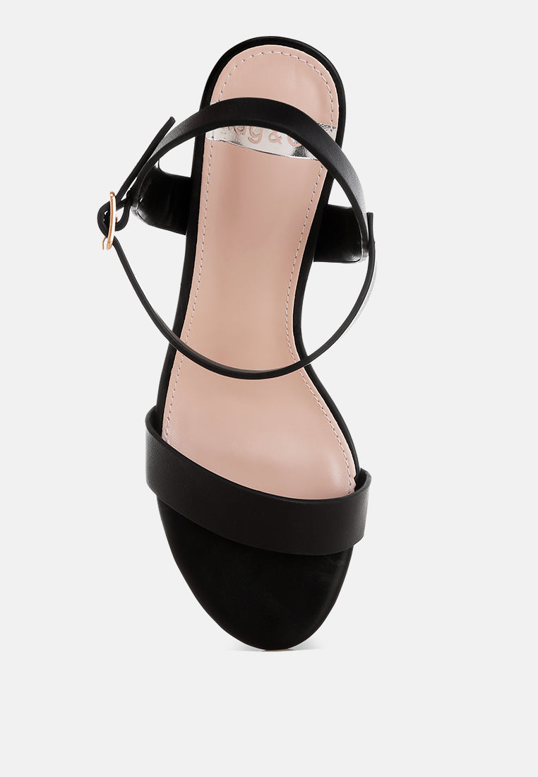 sandalias tomari con tacón gatito y hebilla#color_negro-cuero-genuino