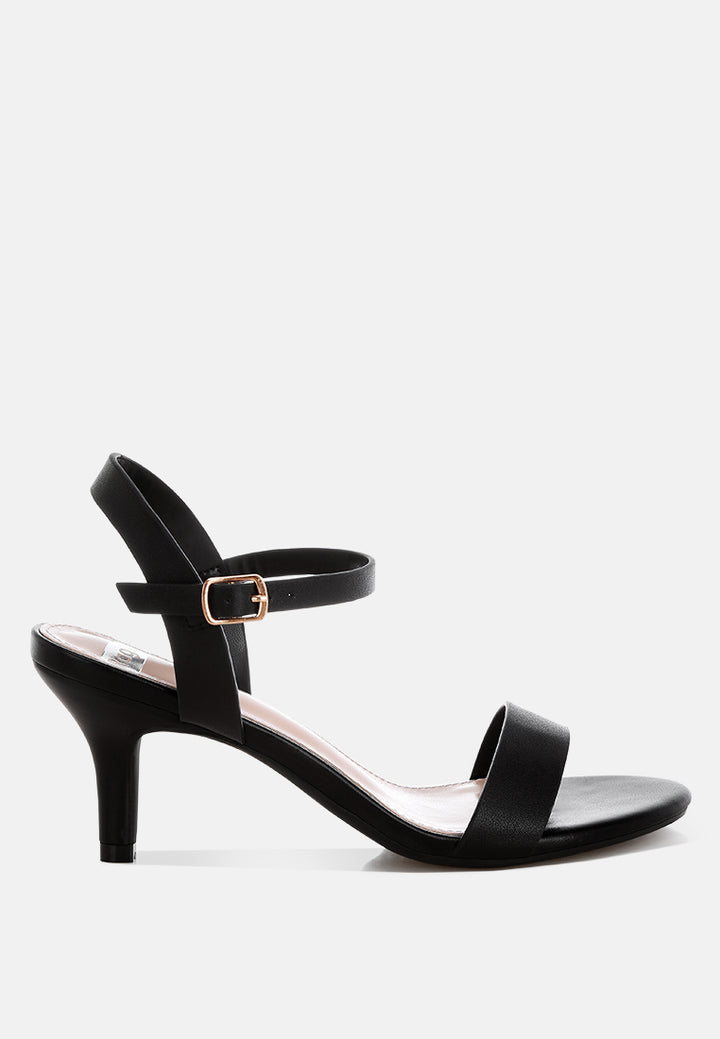 sandalias tomari con tacón gatito y hebilla#color_negro-cuero-genuino