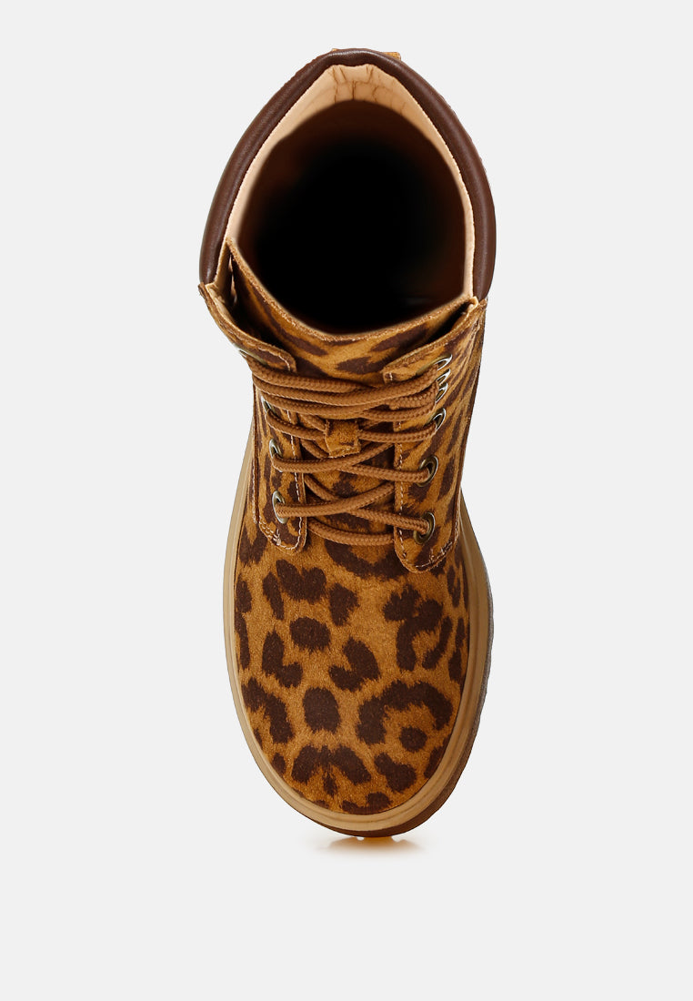 ujola high ankle leopard print suede boots#color_leopard