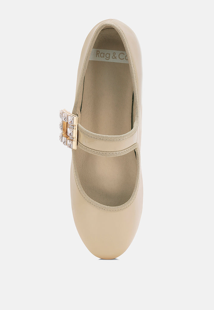 sandalias merceditas con broche destacado#color_beige