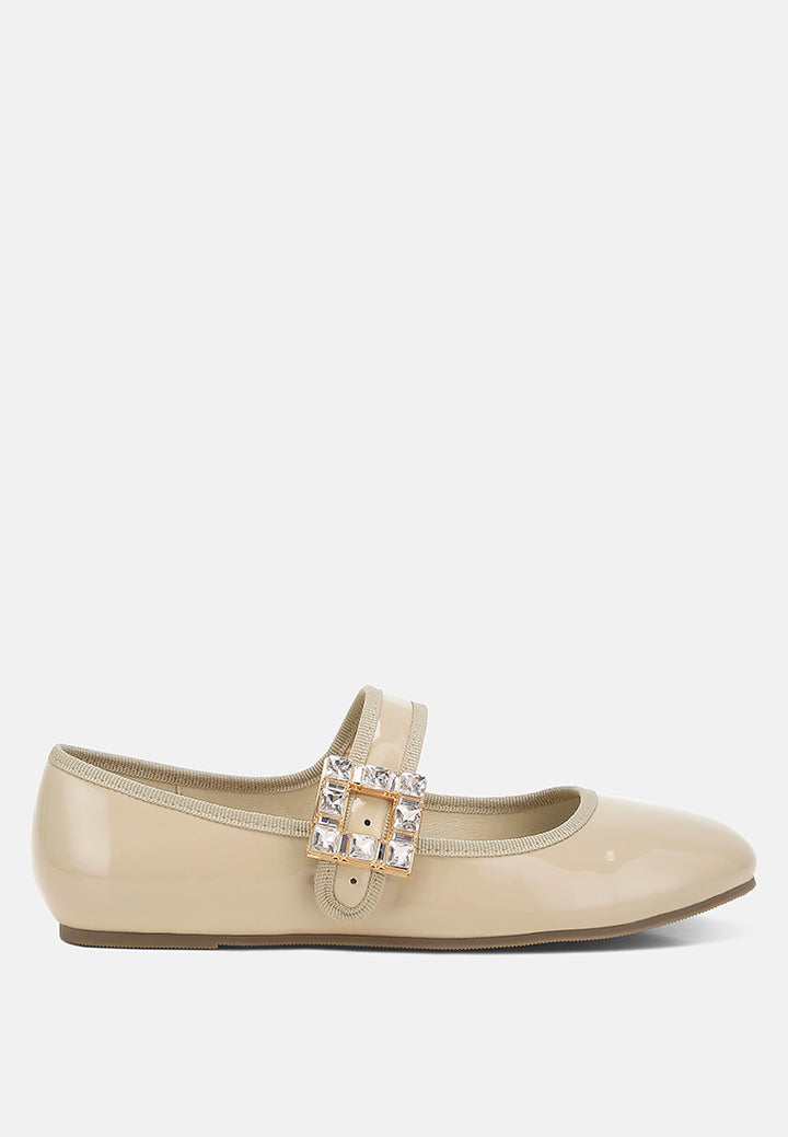 sandalias merceditas con broche destacado#color_beige