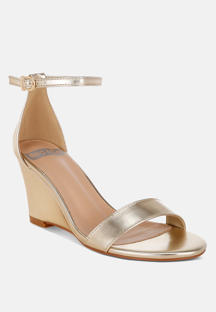 sandalias elegantes con tacón de cuña volora#color_gold