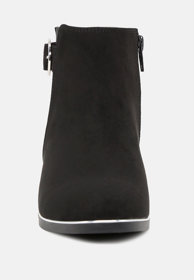 bailee chelsea boots women to make a statement#color_black